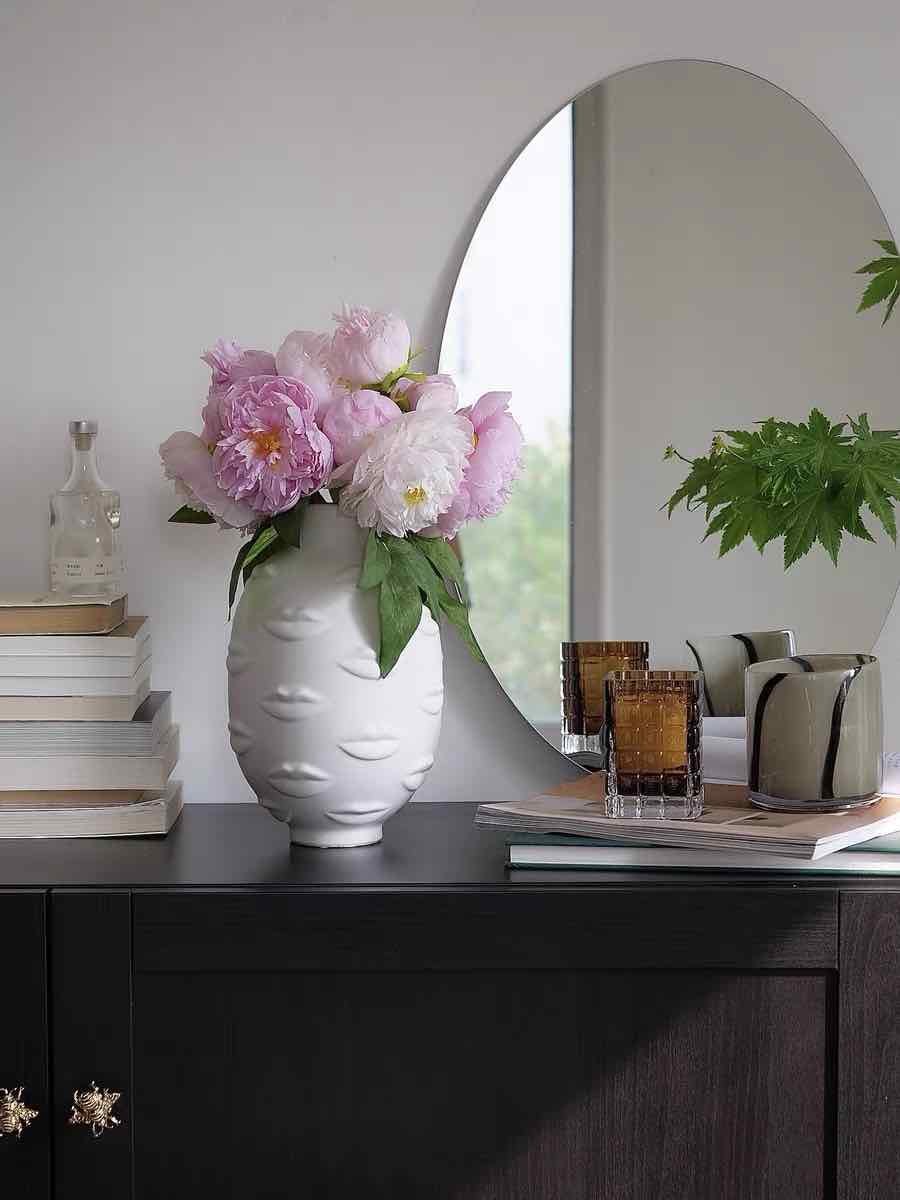 Lip Vase - Modern Abstract Decorative Ceramic Flower Centerpiece Vase - Image 4