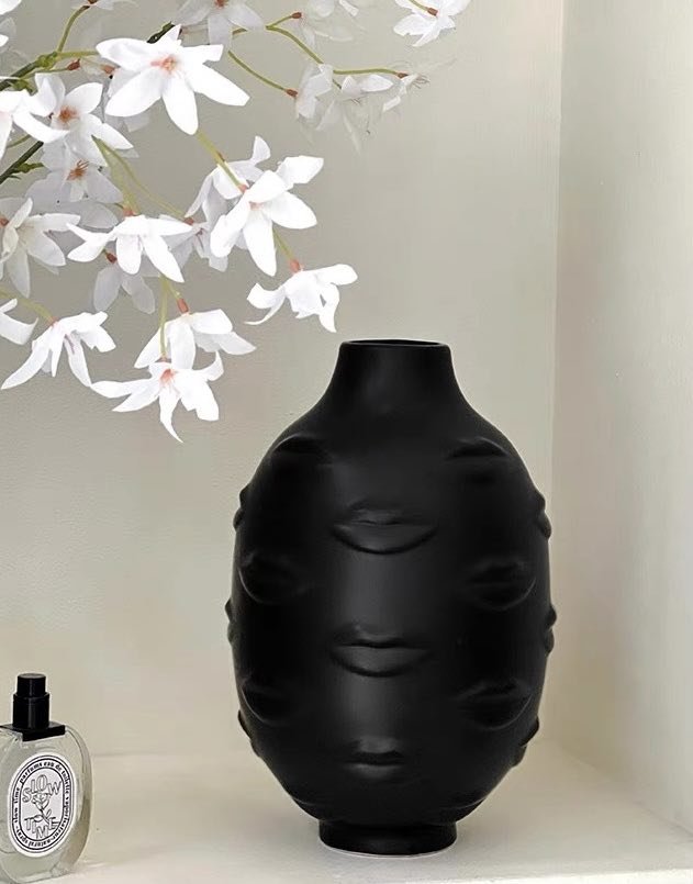 Lip Vase - Modern Abstract Decorative Ceramic Flower Centerpiece Vase - Image 7
