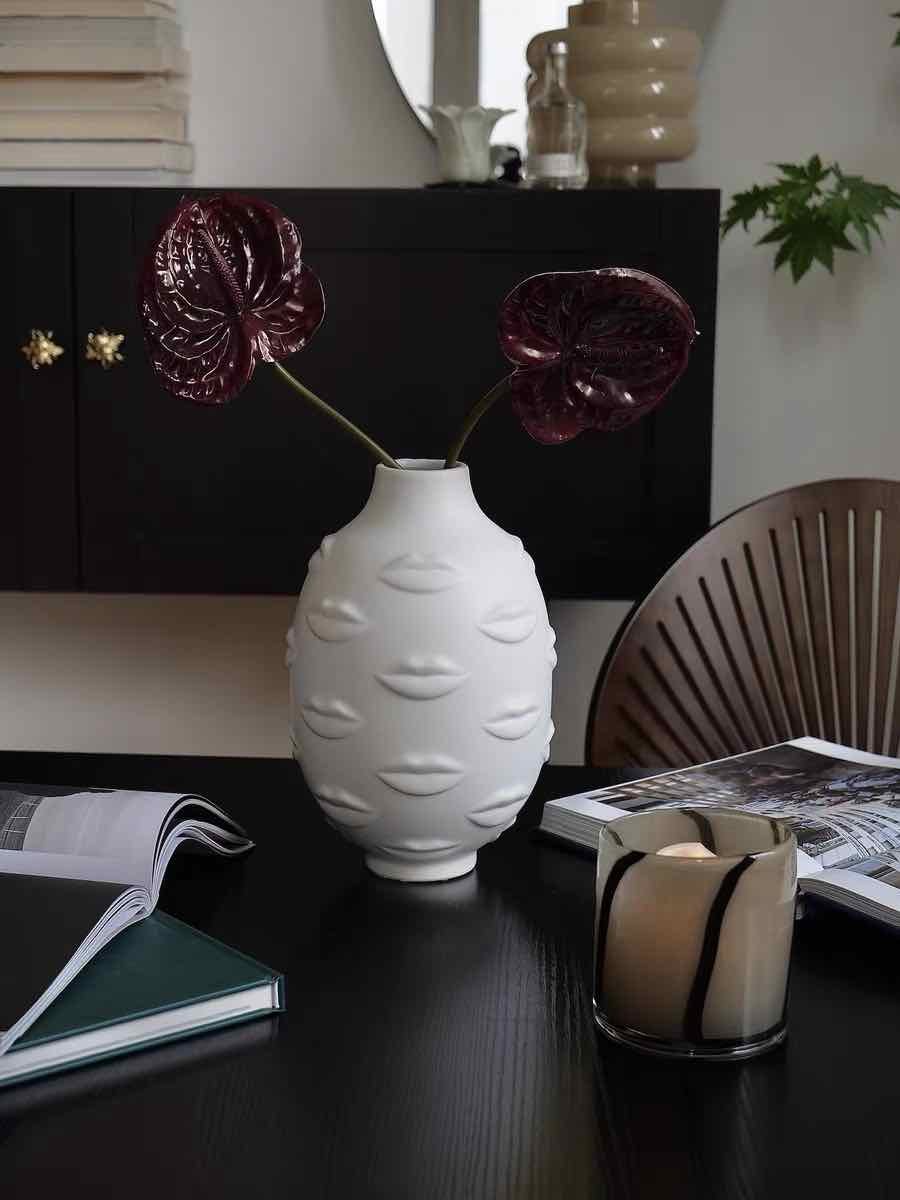 Lip Vase - Modern Abstract Decorative Ceramic Flower Centerpiece Vase - Image 3