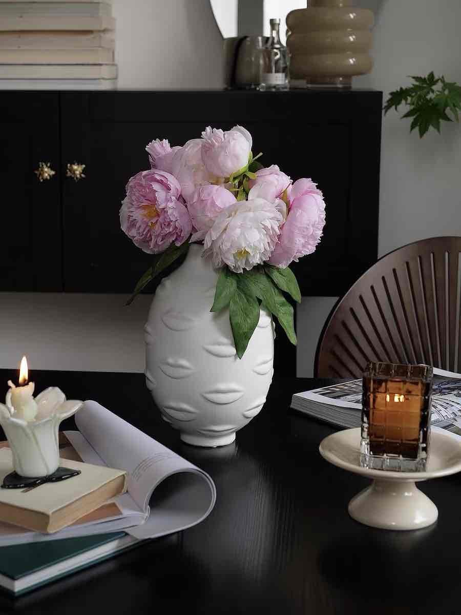 Lip Vase - Modern Abstract Decorative Ceramic Flower Centerpiece Vase - Image 2